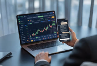 Visuel d’article consacré à l’inflation et à l’intérêt pour les cryptoactifs alternatifs
