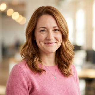 Emily Watson, présentée comme responsable du service client chez Lumière Rendença, en image de profil